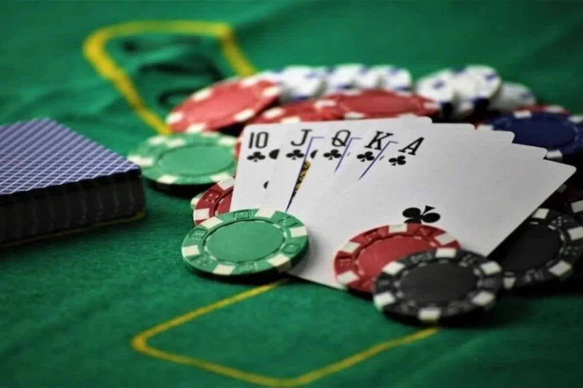 đánh bài tiến lên có 6 đôi thông thì như thế nào