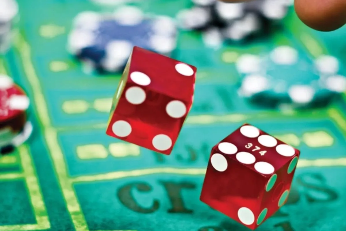 lắc xí ngầu online có được dùng xúc xắc thật không