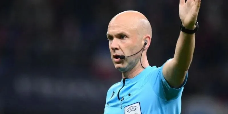 Quan sát hành động của trọng tài